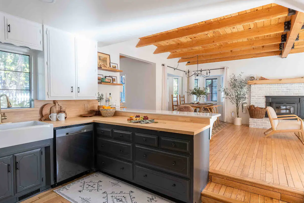 Wild Olive Lodge Kitchen Counter, Running Springs Cabin near Running Springs and Lake Gregory